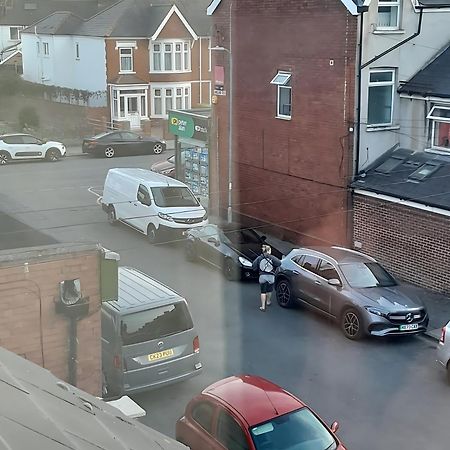 Entire Victoria Park Cardiff Apartment With Free Street Parking Bus 17 And 18 Direct To Cardiff City Centre, Fast Free Wi-Fi Buitenkant foto