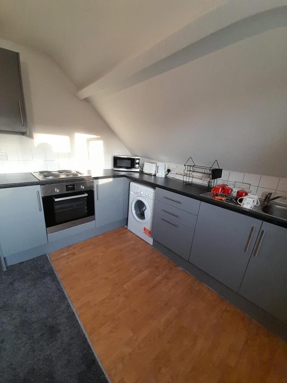 Entire Victoria Park Cardiff Apartment With Free Street Parking Bus 17 And 18 Direct To Cardiff City Centre, Fast Free Wi-Fi Buitenkant foto