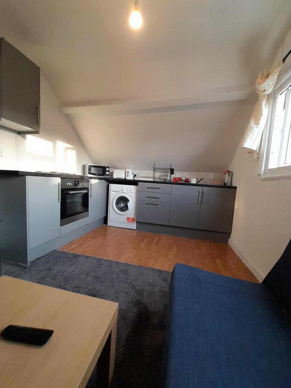 Entire Victoria Park Cardiff Apartment With Free Street Parking Bus 17 And 18 Direct To Cardiff City Centre, Fast Free Wi-Fi Buitenkant foto