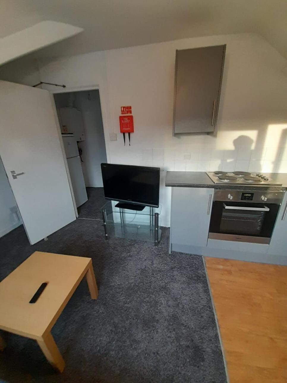 Entire Victoria Park Cardiff Apartment With Free Street Parking Bus 17 And 18 Direct To Cardiff City Centre, Fast Free Wi-Fi Buitenkant foto