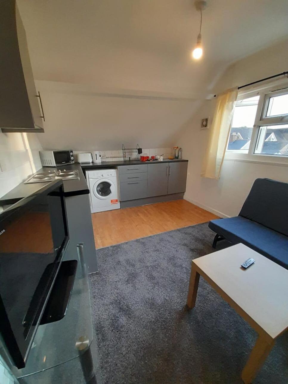 Entire Victoria Park Cardiff Apartment With Free Street Parking Bus 17 And 18 Direct To Cardiff City Centre, Fast Free Wi-Fi Buitenkant foto