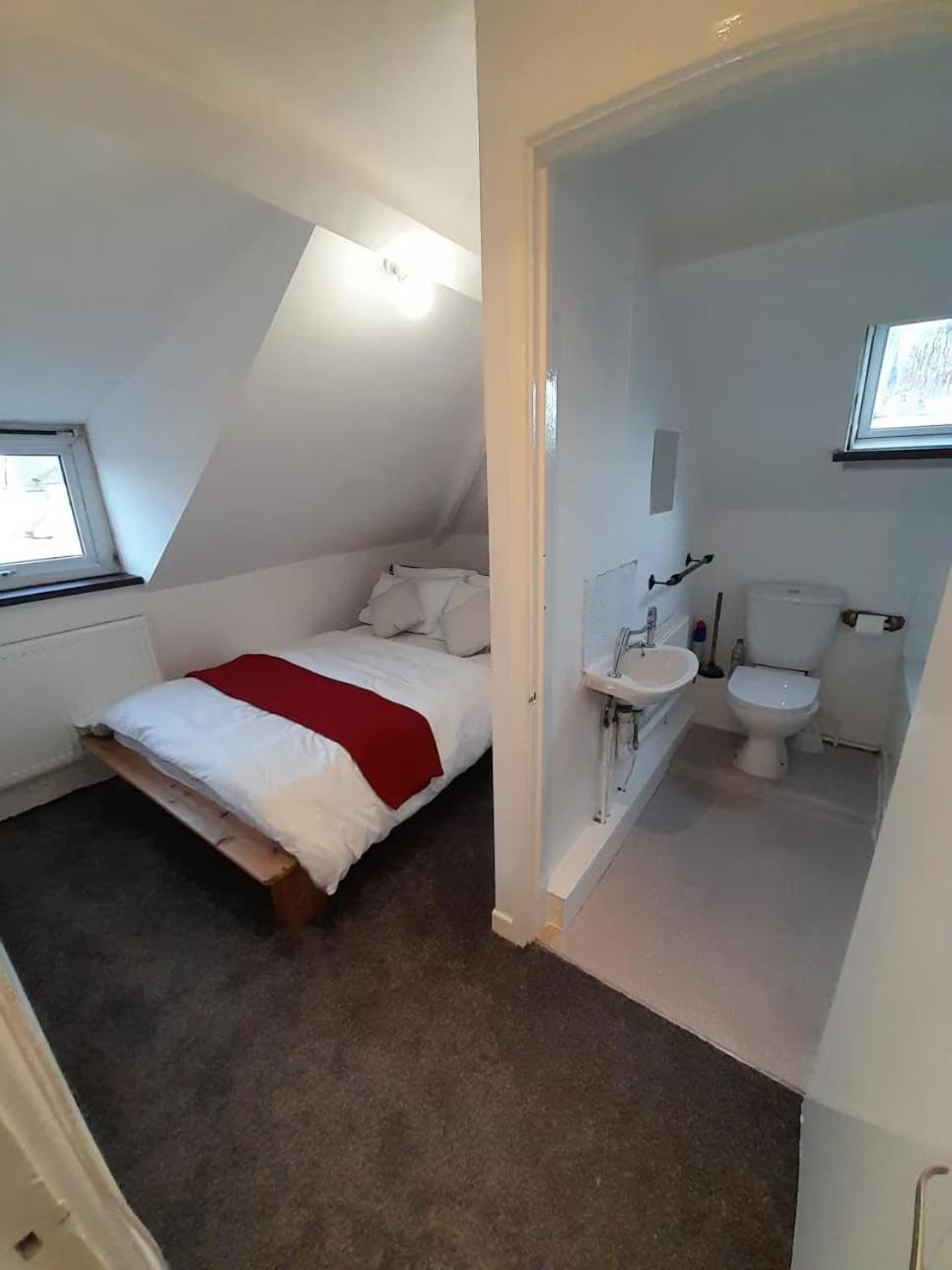 Entire Victoria Park Cardiff Apartment With Free Street Parking Bus 17 And 18 Direct To Cardiff City Centre, Fast Free Wi-Fi Buitenkant foto