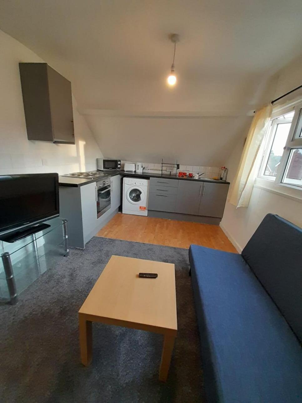 Entire Victoria Park Cardiff Apartment With Free Street Parking Bus 17 And 18 Direct To Cardiff City Centre, Fast Free Wi-Fi Buitenkant foto